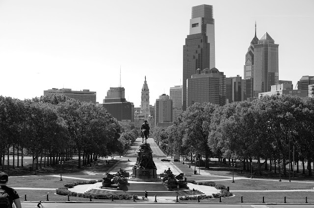 benjamin franklin parkway, philadelphia skyline