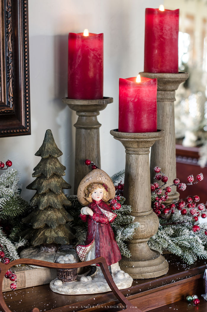 A holiday home decorated in a vintage inspired Christmas theme with snow and pops of red.  |  Balsam Hill Holiday Housewalk 2017  www.andersonandgrant.com