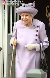 Queen Elizabeth II attends ceremonial of keys