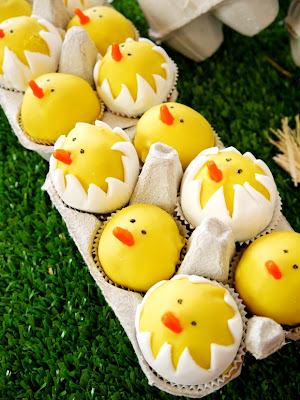 http://www.blog.birdsparty.com/2012/10/cake-it-pretty-diy-hatching-chicks-cake.html