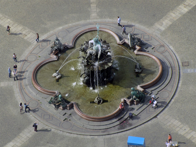 Neptunbrunnen, Neptune fountain by Reinhold Begas, Rathausstraße, Berlin