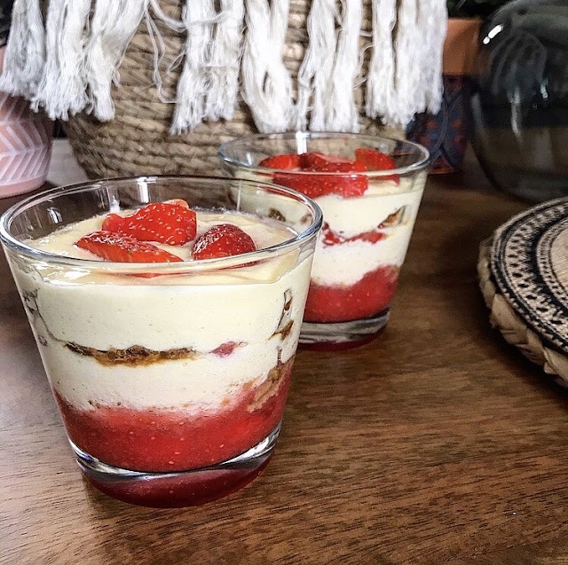 Tiramisu healthy aux fraises et son coulis maison charlotte and cooking