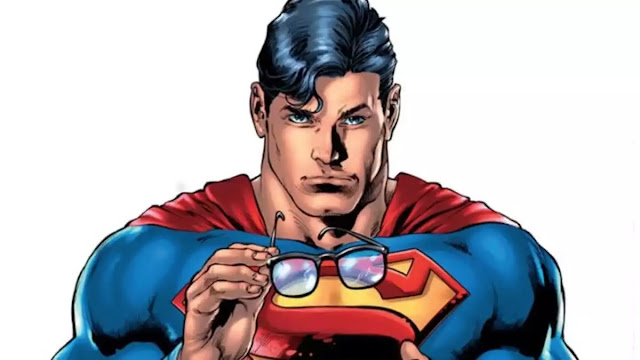 Super-Homem Revelando Sua Identidade