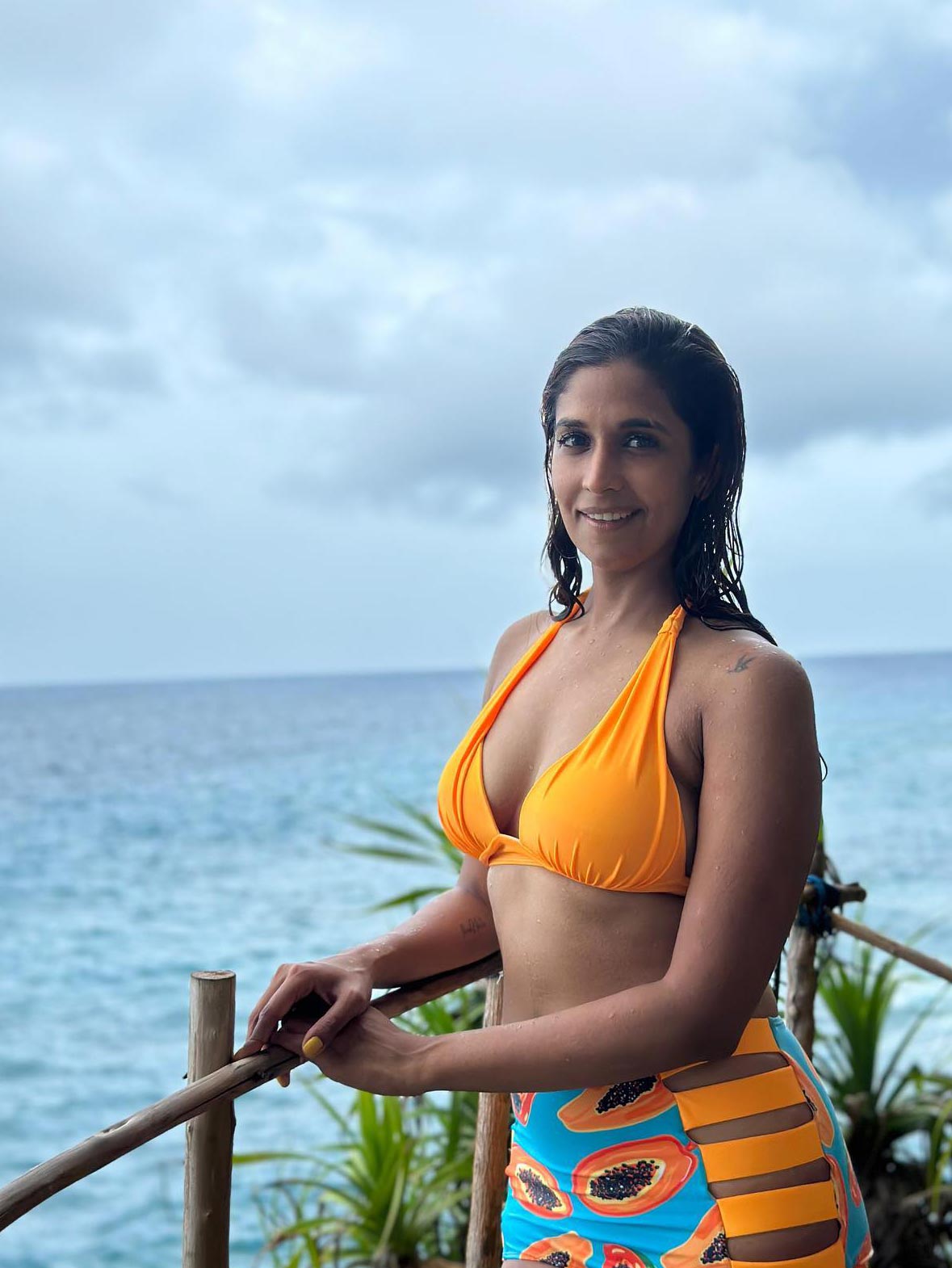 Jyoti Sethi Xxx Video - Harleen Sethi in this yellow bikini showing ample cleavage made fans drop  their jaws - see now.