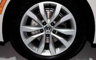 2013 volkswagen beetle wheel