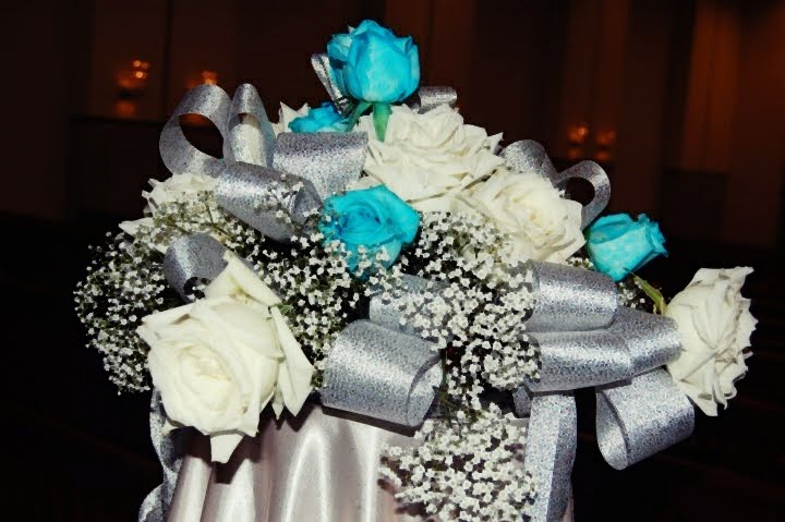 Blue and White Roses with Silver Shining Ribbon wedding decoration