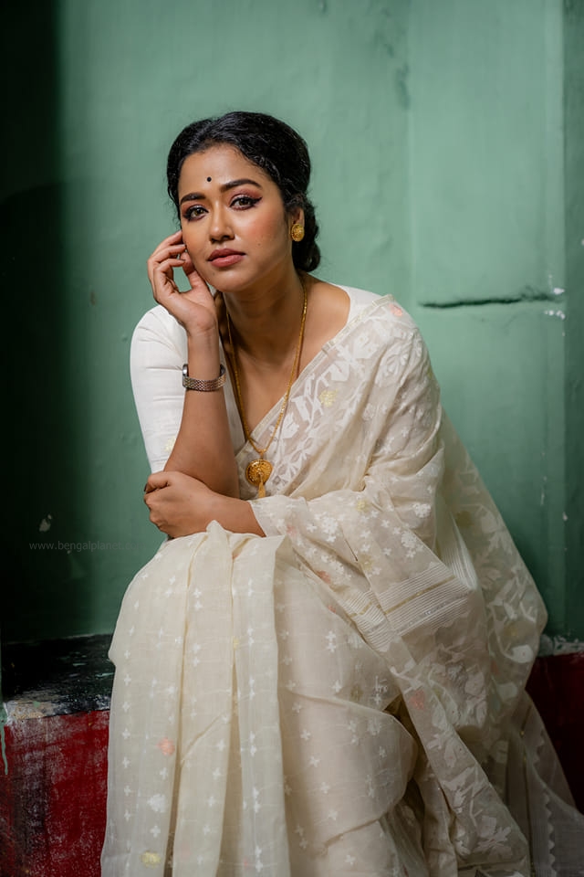 Sohini-Sarkar-cute-and-stunning-photoshoot-in-Saree-20-Bengalplanet.com