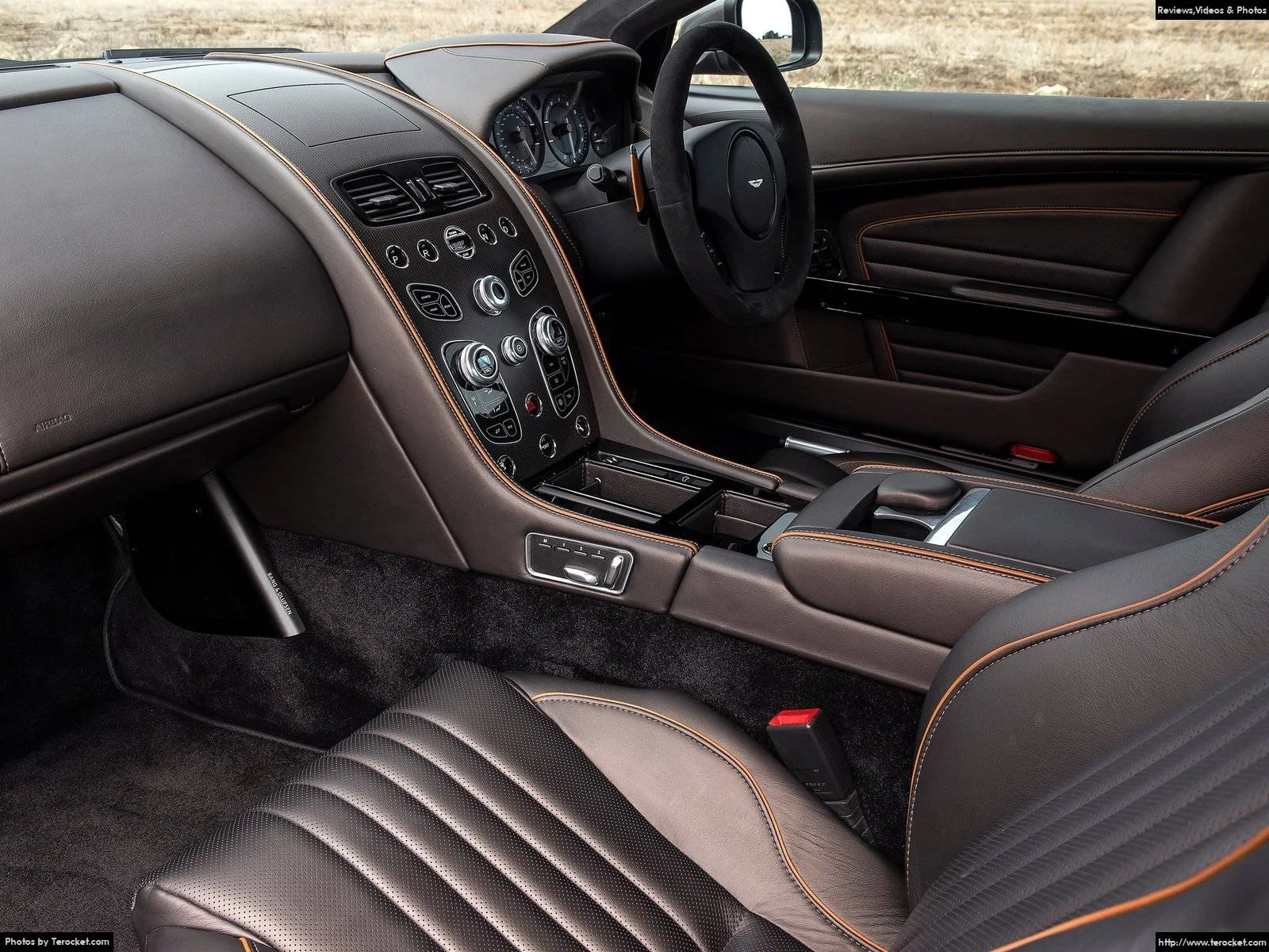 Hình ảnh xe ô tô Aston Martin DB9 GT 2016 & nội ngoại thất