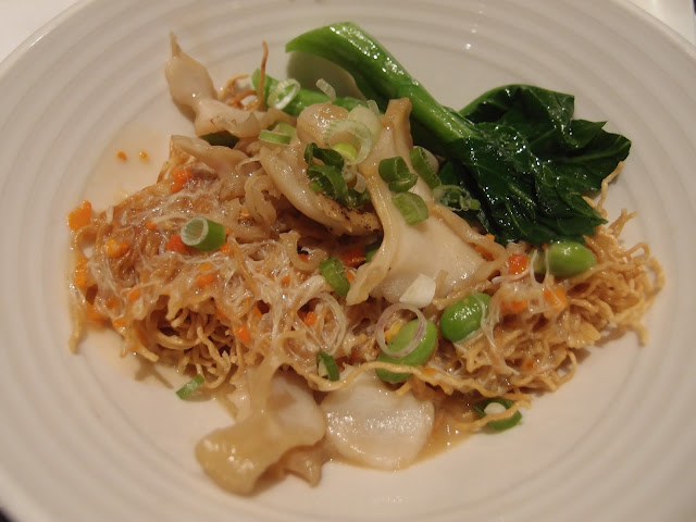 Crispy Noodles with Sea Caracol and Hairy Crab Meat