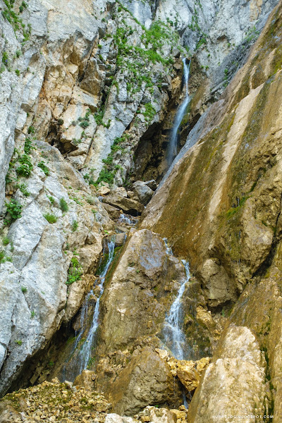 Водопад над Крыздахна, нижняя ступень, угловая часть