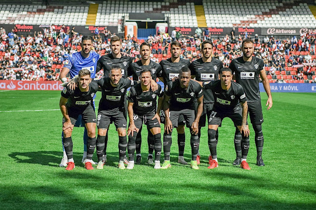 ELCHE C. F. Temporada 2021-22. Kiko Casilla, Gumbau, Fidel, Josema, Bigas, Gonzalo Verdú. Lucas Boyé, Benedetto, Pablo Piatti, Palacios, Mascarell. RAYO VALLECANO DE MADRID 2 ELCHE C. F. 1. 17/10/2021. Campeonato de Liga de 1ª División, jornada 9. Madrid, estadio de Vallecas. GOLES: 0-1: 14’, Lucas Boyé. 1-1: 26’, Mario Hernández. 2-1: 65’, Nteka.