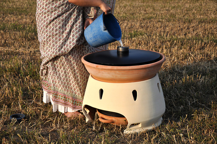 Simple Solar Oven Makes Salt Water Drinkable  DESIGN for IMPACT