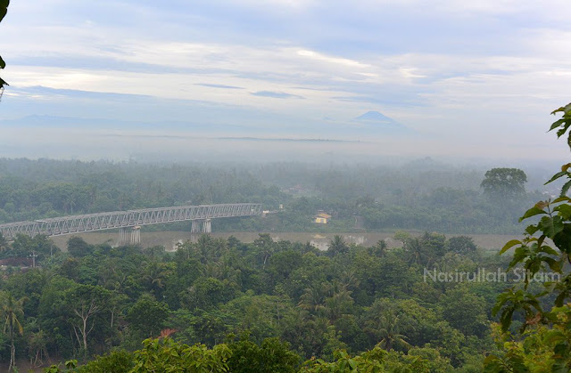 Pemandangan dari Watu Lumbung