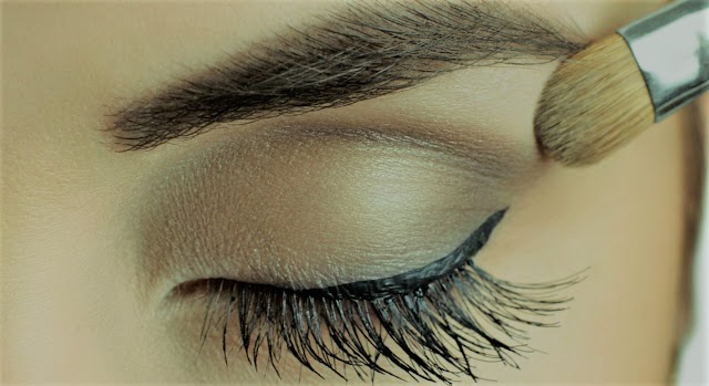 Eyeshadow makeup artist tips steps by steps