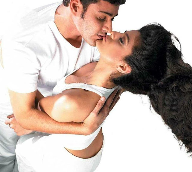 Amisha Patel showing cleavage while kissing