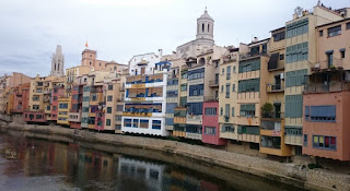 Vistas de Girona desde Pont de Ferro o de les Peixateries Velles.