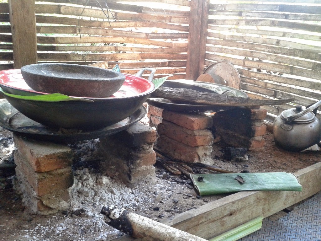  Dapur  Antara Kayu Bakar atau Gas Elpiji Nasirullah Sitam