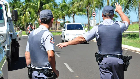 stj tipica desobedecer ordem parada policiais