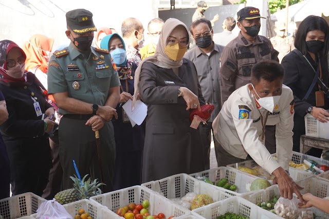 Dandim 0726/Sukoharjo dampingi Bupati Sukoharjo Sidak Pasar Tawangsari, Cek kebutuhan Masyarakat.