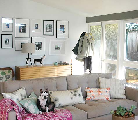 [living+room_khaki+tan+white+midcentury+mod+dog+on+sofa_lisa+wong+jackson_sneak+peek_design+sponge+feb2+09.jpg]