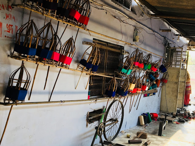 bright colors, contrasting colors, photography, indian village, weaving threads, hand loom