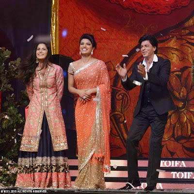 Shahrukh Khan performance at TOIFA 2013 gallery