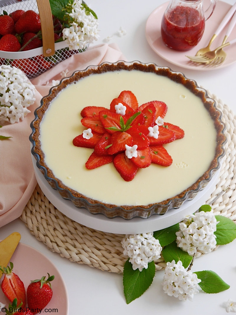 Tarte aux fraises au chocolat blanc sans cuisson - rapide et facile à préparer avec seulement quelques ingrédients de base!