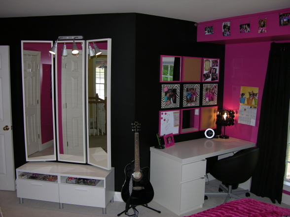 [hot+pink+black+zebra+teen+bedroom.JPG]