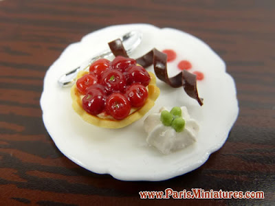 miniature cherry tartlet dessert plate - paris miniatures - Emmaflam and Miniman