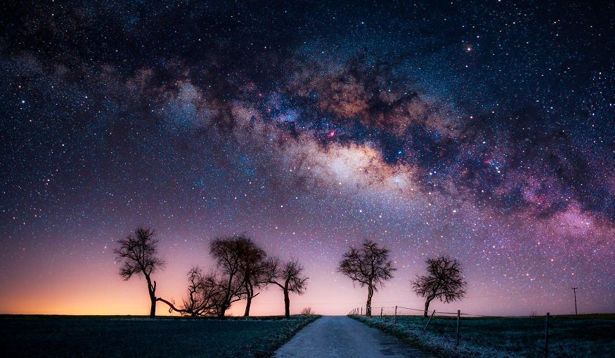 6 Keindahan Foto Langit  Malam  Hari  Yang Tidak Akan Terlupakan