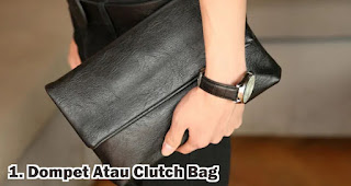 Dompet Atau Clutch Bag merupakan salah satu daftar souvenir perpisahan low budget yang layak dipertimbangkan