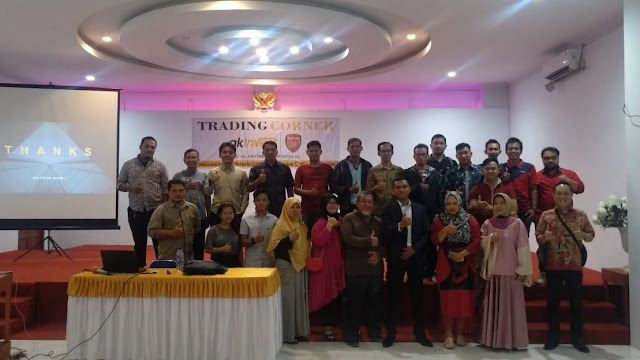 Rajatul Alam bersama peserta Seminar di Sanggau