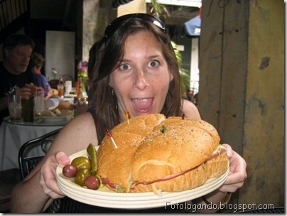 Mulheres e sanduiches grandes (1)