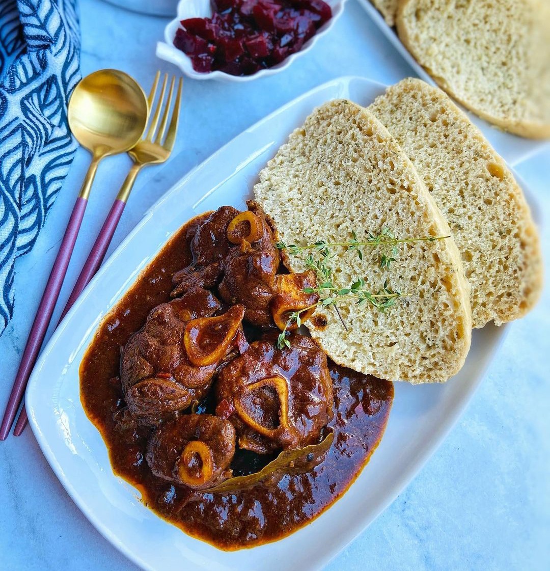 LAMB KNUCKLES WITH STEAMED BREAD
