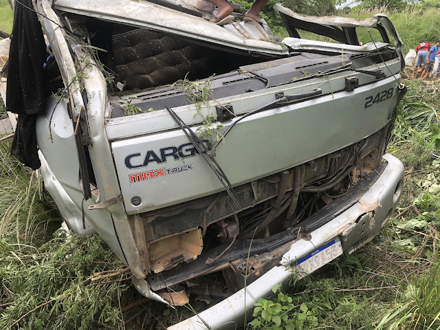 Caminhoneiro morre após sofrer grave acidente na BA-130, entre Mairi e Baixa Grande