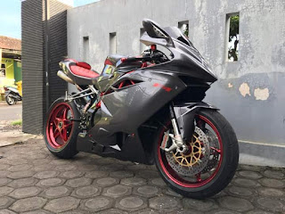 MV Agusta F4 Km 14 rbu kondisi sehat mulus tahun 2013/14.