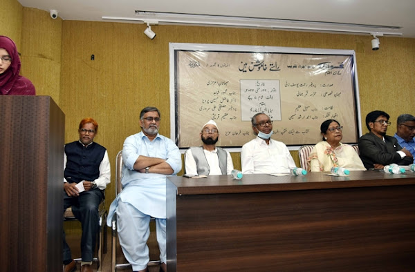 raaste-khamosh-hain-mukarram-niyaz-book-release-function-daughter-views