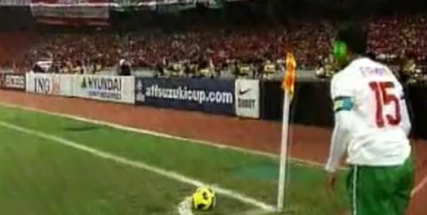Mata Firman Utina kena laser warna hijau
