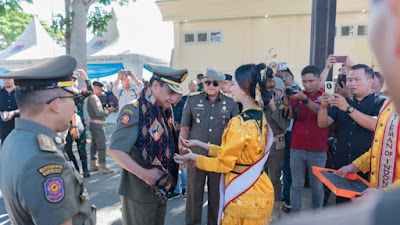 Upacara Gelar Pasukan Memperingati HUT Satpol PP, Satlinmas, dan Damkar Sulawesi Tengah