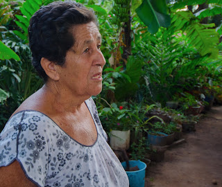 María del Carmen nos explica que lleva 42 años de luto. Urumita, La Guajira