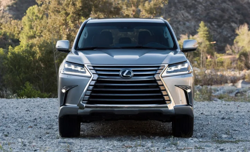 Nhiều thay đổi của Lexus LX 570 được đánh giá là hợp thời, hiện đại, tương lai