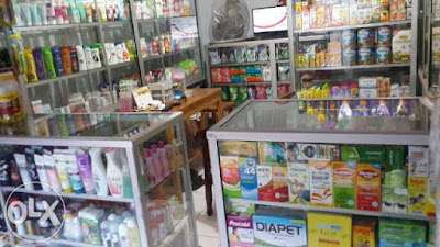 Toko Produk Kosmetik Yang Ramai Dikunjungi 