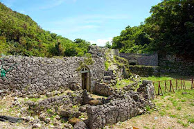 inside view, Chinen Castle ruins, two gates