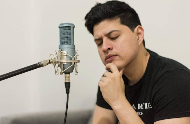 El cantautor venezolano cesar veloz
