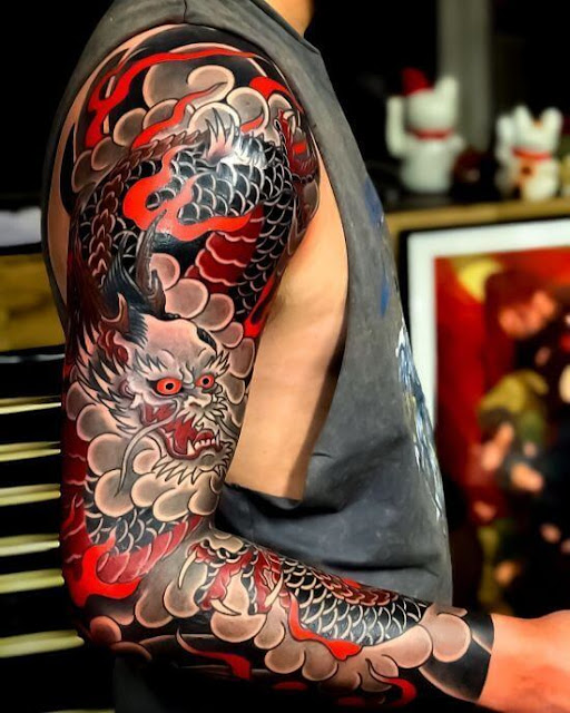 100 mangas de tatuagens para homens