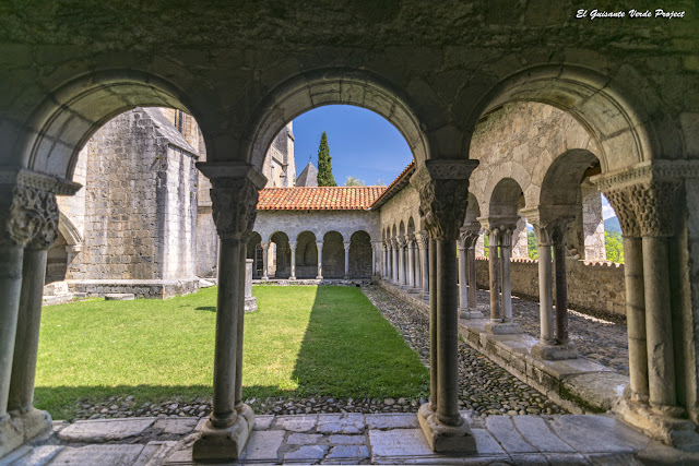 Galería Oeste del Claustro de la Catedral de Santa Maria en Saint Bertrand de Comminges, por El Guisante Verde Project