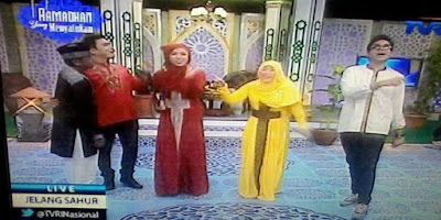 gamis motif salib, TVRI harus minta maaf terhadap publik