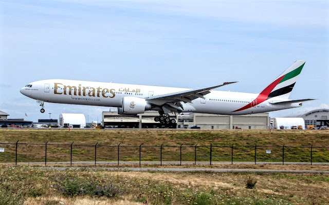 boeing 777-300er emirates a6-eqe paine field