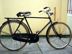 Onthel Bicycle : Expensive Antique Bicycle at Indonesia