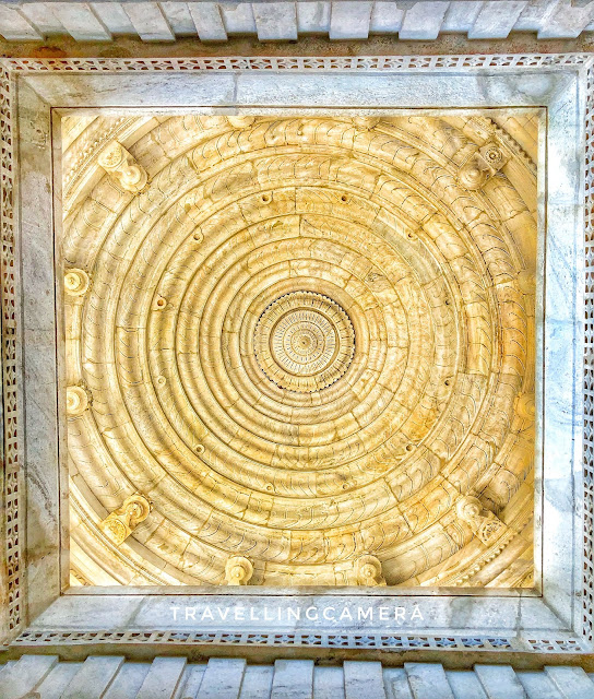 Above photograph is clicked around one part of the temple which was not completed. There is some interesting story associated about why it was not completed and it reflects some ego clashes between king of that time & divine powers. This photograph shows the roof through incomplete structure providing frame for the ceiling in this photograph.   Related Blogpost - Evening Light and Sound Show at Kumbalgarh Fort - Something you certainly don't want to miss after sunset, when in this beautiful part of Royal Rajasthan